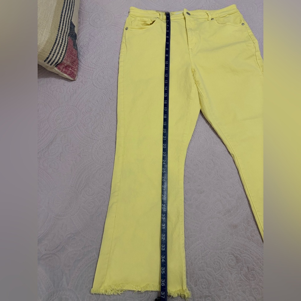 Loft Women's Citrus Yellow High Rise Kick Crop frayed hem Jeans in Size 10 - Picture 8 of 8